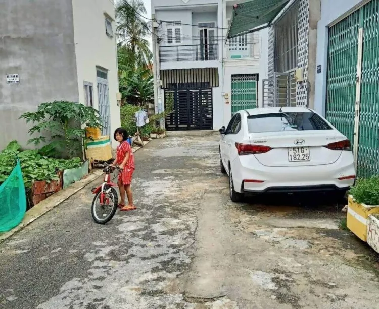 Cần Bán Gấp Lô đất mặt tiền võ văn hát vào 80m. Cách trường cấp 1, 2, 3 long trường + ĐH tài chính kế toán, nghiệp vụ kho bạc chỉ 500m. 