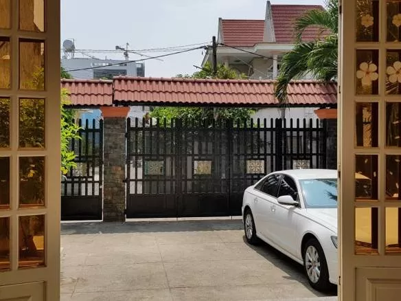 Bán nhà sân vườn hẻm xe hơi đường 138, KP2, phường Tân Phú, Quận 9.