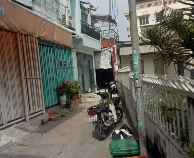 Bán gấp nhà sổ riêng ngay chợ Nhỏ, F Hiệp Phú, Quận 9