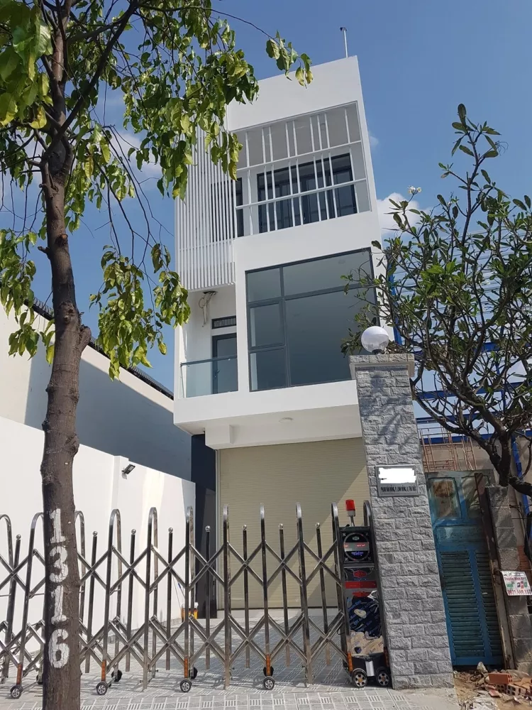 133357134_10159602466288094_4695552085645987736_o Cho thuê tòa nhà văn phòng mặt tiền đường Phạm văn Đồng, 1 trệt 2 lầu tiện kinh doanh