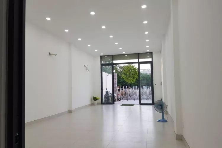 Cho thuê tòa nhà văn phòng mặt tiền đường Phạm văn Đồng, 1 trệt 2 lầu tiện kinh doanh