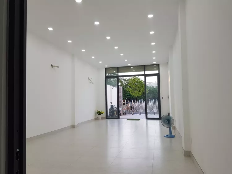 134147440_10159602466348094_4302628156472327800_o Cho thuê tòa nhà văn phòng mặt tiền đường Phạm văn Đồng, 1 trệt 2 lầu tiện kinh doanh