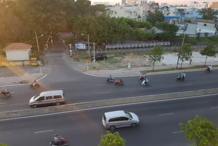 Cho thuê tòa nhà văn phòng mặt tiền đường Phạm văn Đồng, 1 trệt 2 lầu tiện kinh doanh