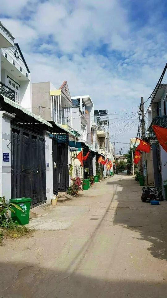 Bán lô đất sổ riêng đường Lò Lu, sát Vinhome Q9 giá tốt
