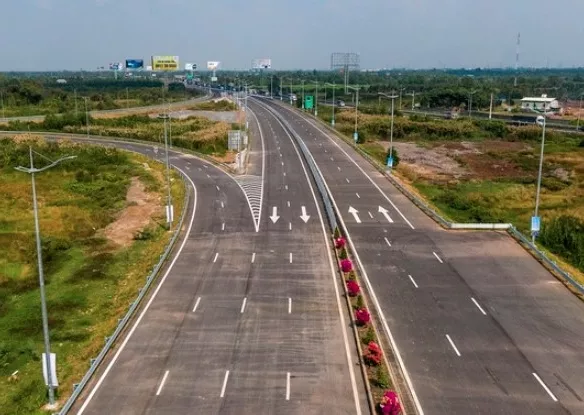 Cao tốc Buôn Ma Thuột: Từ Tây Nguyên xuống tắm biển về trong 1 ngày