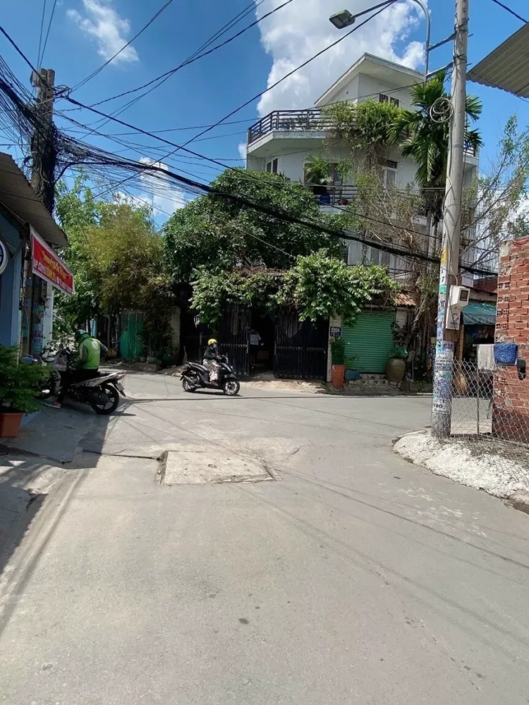 Bán đất tặng nhà đang có 10 phòng trọ cho thuê gần xlhn quận 9
