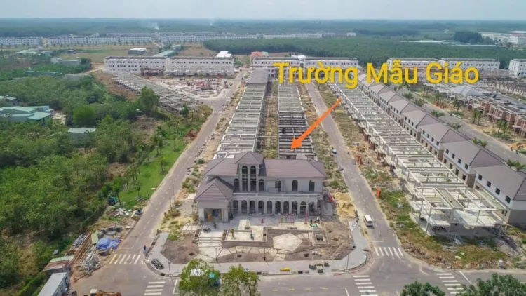 Nhà phố xây sẵn ngay trung tâm H Bàu Bàng, Bình Dương giá chỉ 2 tỷ/ căn