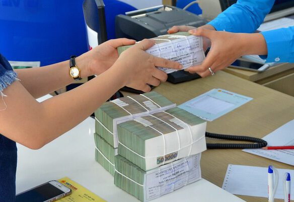 Khổ vì vay vốn phải “kèm” mua bảo hiểm