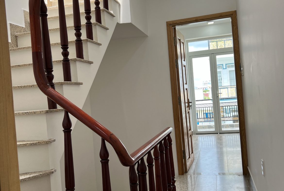 Bán nhà 1 trệt 3 lầu ngay Nguyễn Duy Trinh, quận 9