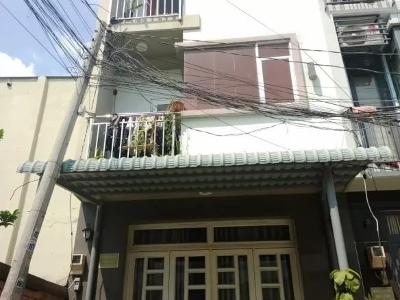 Bán gấp nhà ngay Gigamall Thủ Đức giá rẻ