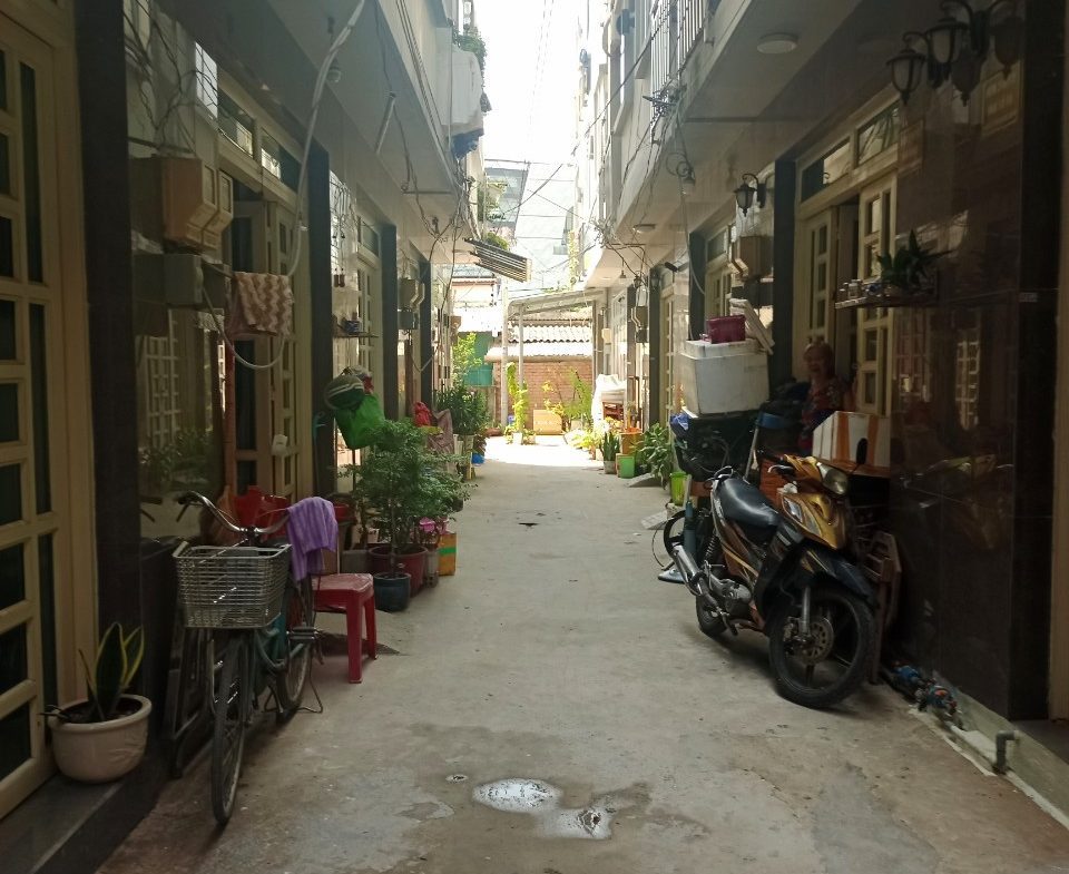Bán gấp nhà ngay Gigamall Thủ Đức giá rẻ