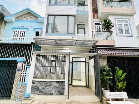 NHÀ GIÁ RẺ 1 trệt 2 lầu,sân thượng đúc chỉ 3 tỷ 939 triệu