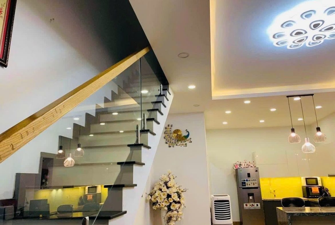 Cho thuê nhà nguyên căn hẻm xe hơi đường Đình Phong Phú quận 9