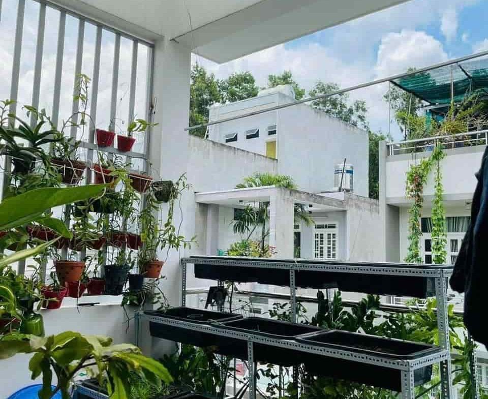 Cho thuê nhà nguyên căn hẻm xe hơi đường Đình Phong Phú quận 9