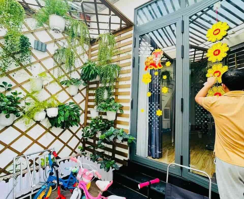 Cho thuê nhà nguyên căn hẻm xe hơi đường Đình Phong Phú quận 9