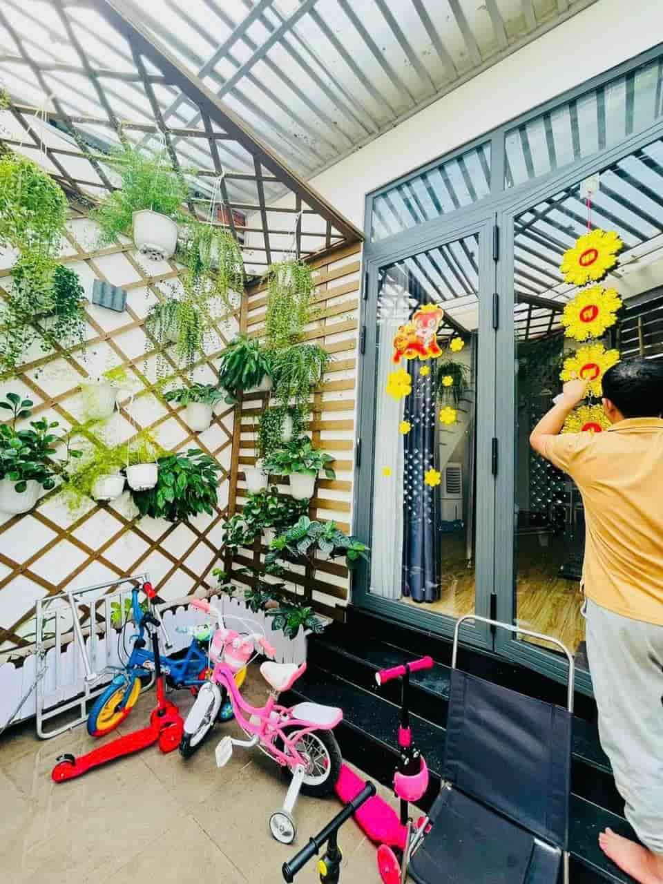 Cho thuê nhà nguyên căn hẻm xe hơi đường Đình Phong Phú quận 9
