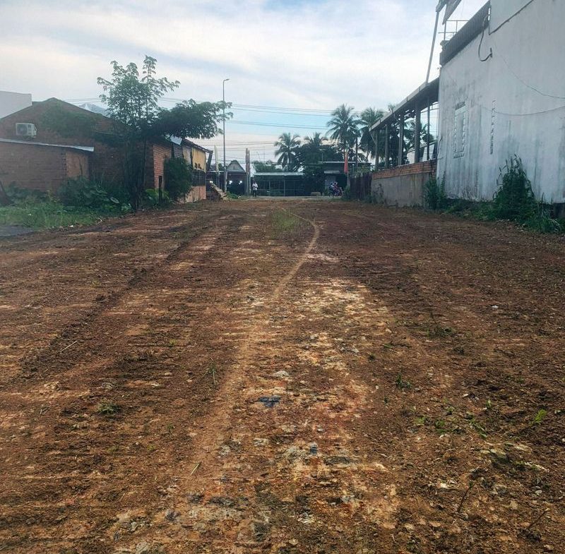 Bán Đất Mặt tiền Quốc lộ 20 Định Quán, Đồng Nai Ngay Thị Trấn Định Quán. Lô đất có tổng diện tích 577m2, trong đó có 250m2 đất ở tại đô thị và 255m2 đất trồng cây lâu năm.