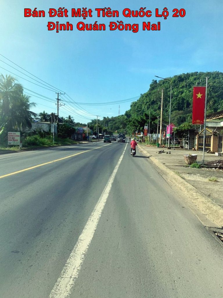 Bán Đất Mặt tiền Quốc lộ 20 Định Quán, Đồng Nai Ngay Thị Trấn Định Quán. Lô đất có tổng diện tích 577m2, trong đó có 250m2 đất ở tại đô thị và 255m2 đất trồng cây lâu năm.